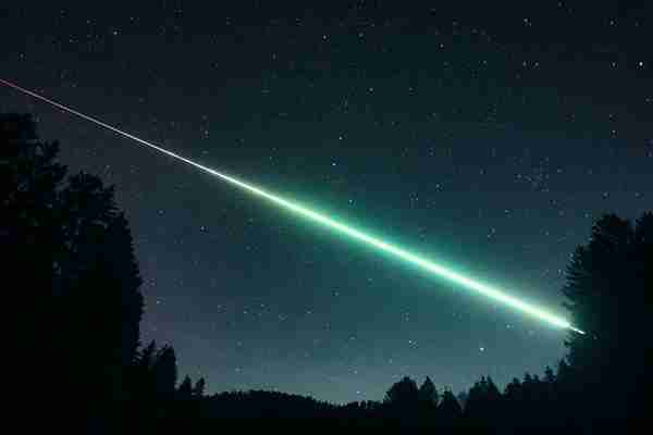 The Kindberg Meteorite descending across the night sky in a green fireball